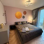Novia & Free Parking & Self Check In Apartamento